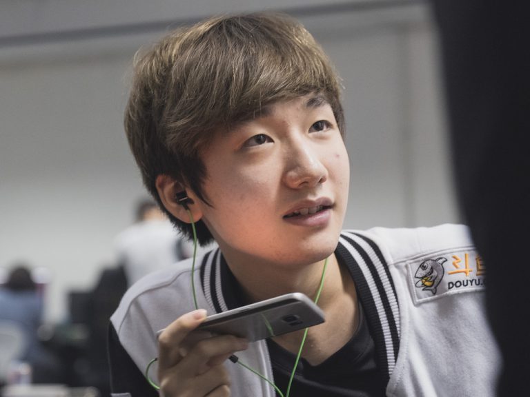Peanut fala sobre sequência de derrotas da SKT e derrota do Rift Rivals