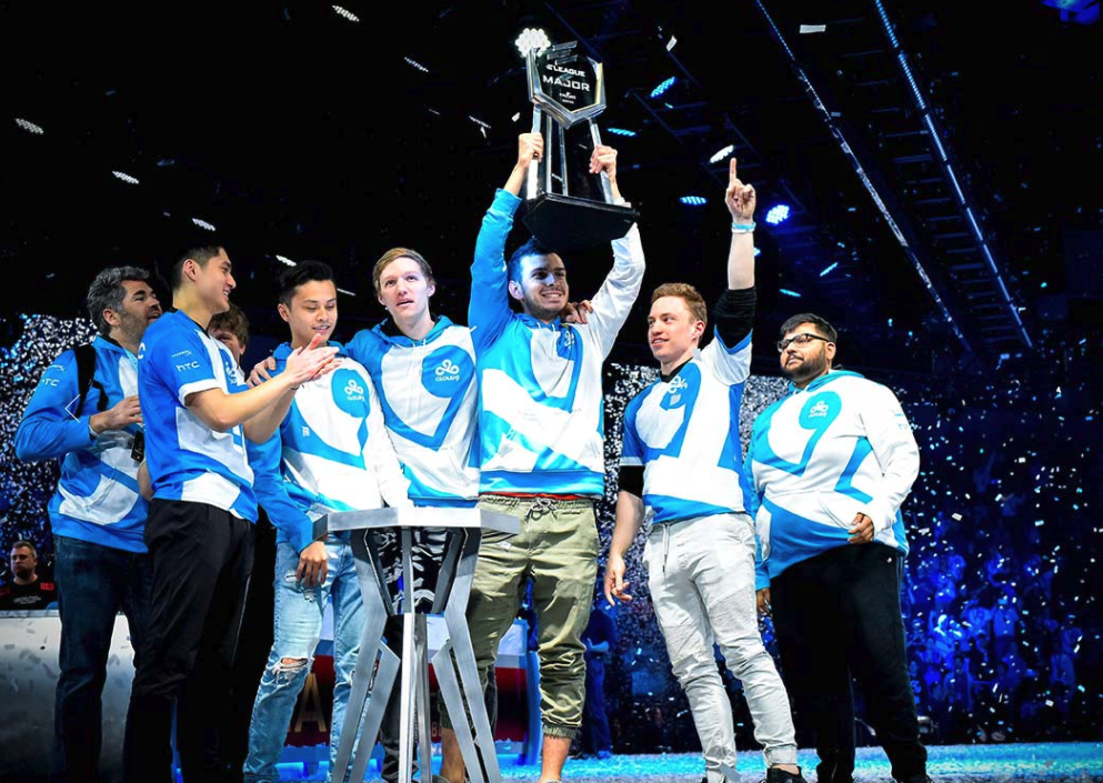 AWP Dragon Lore é comprada por 194 mil reais