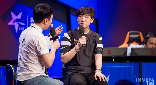 Ruler fala sobre sua skin da Xayah e comenta sobre o meta atual: “Apenas jogue com os ADC’s, principalmente Ashe.”