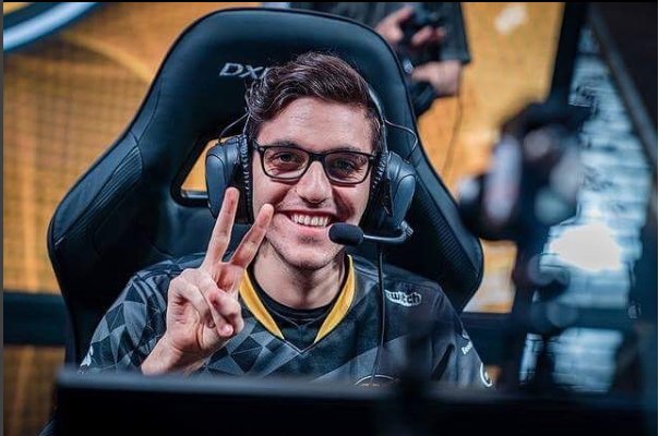 Nisqy deixa a Splyce e assina com a Cloud9