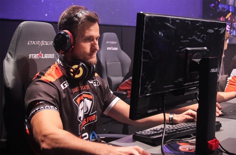 pashaBiceps não faz mais parte da Virtus.pro