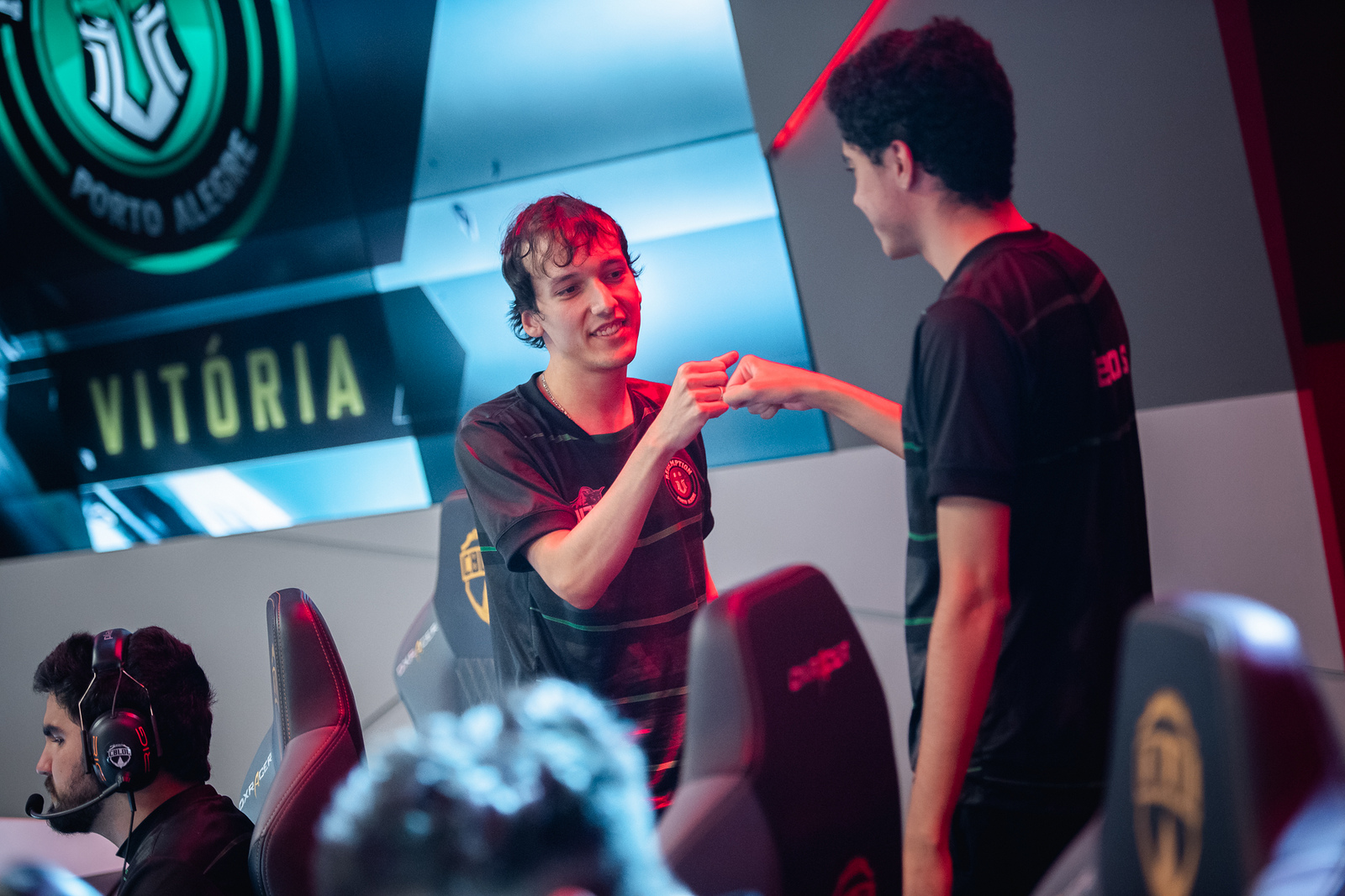 LoL: Redemption vai para os playoffs e CNB se aproxima da classificação