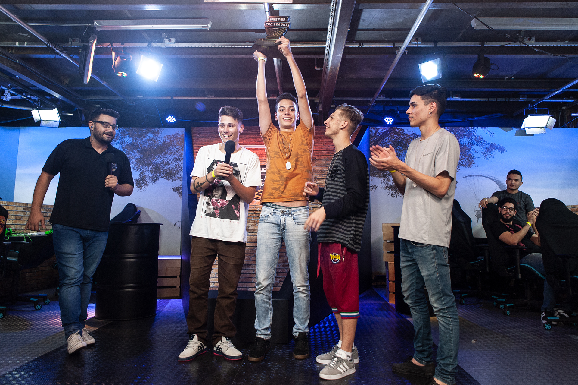 Com mais de 250 mil espectadores, TROPA M3C conquista Pro League de Free Fire e garante vaga ao mundial