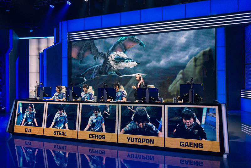 LoL: DFM vence Splyce mas está fora; Clutch sofre mas classifica