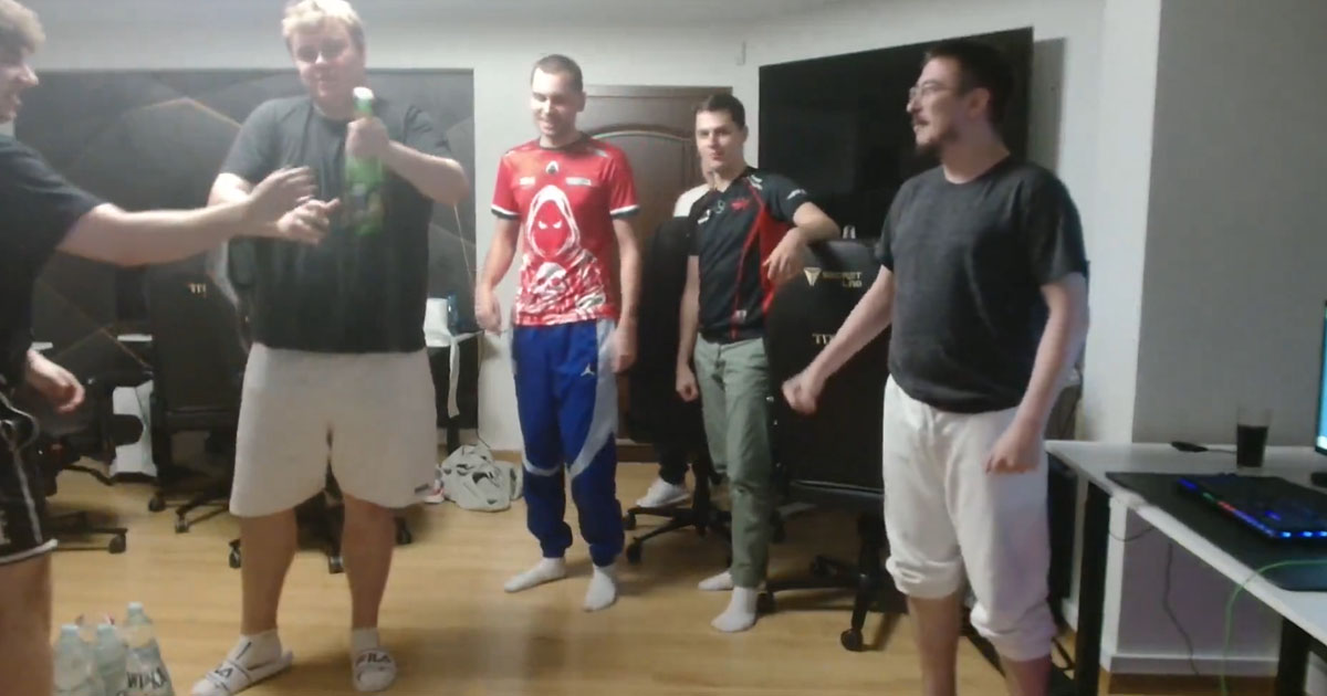 LoL: Riot pune dois times após provocações e ofensas no EMEA Masters 2025