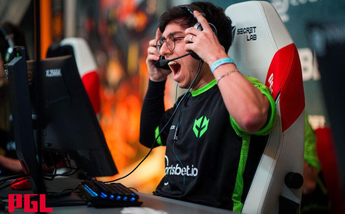 CS2: Imperial fecha elenco com decenty e levi