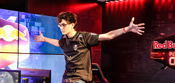 Mylon vence Takeshi na Final do Red Bull Player One