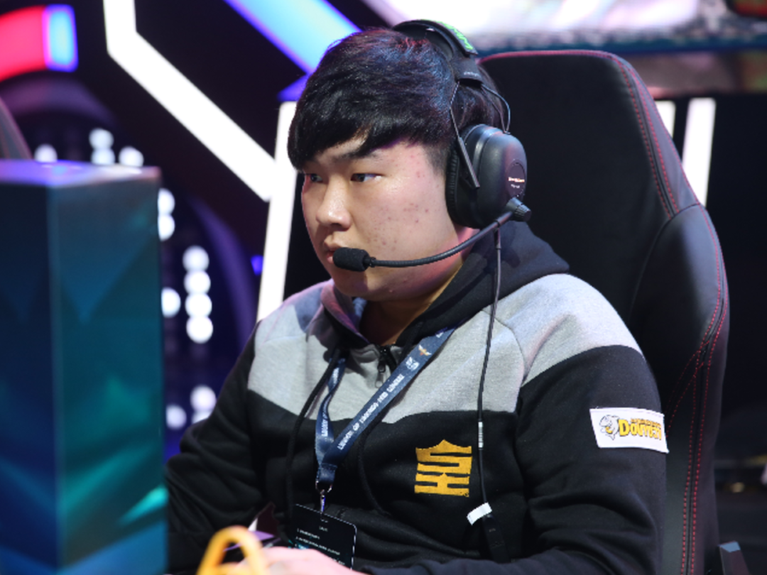 inSec Fraturou a Tibia e vai passar por Cirurgia