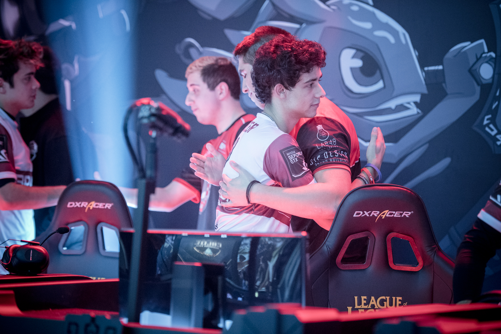 Red Canids vs Big Gods – A Batalha dos Desesperados