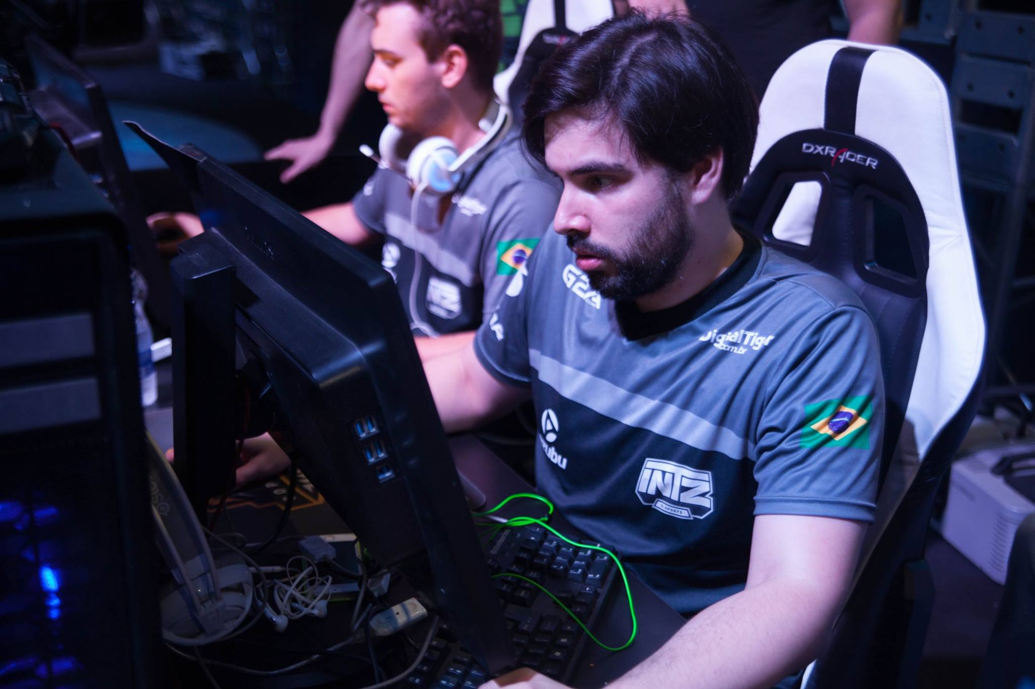 fv e lrz deixam o time de CS:GO da INTZ