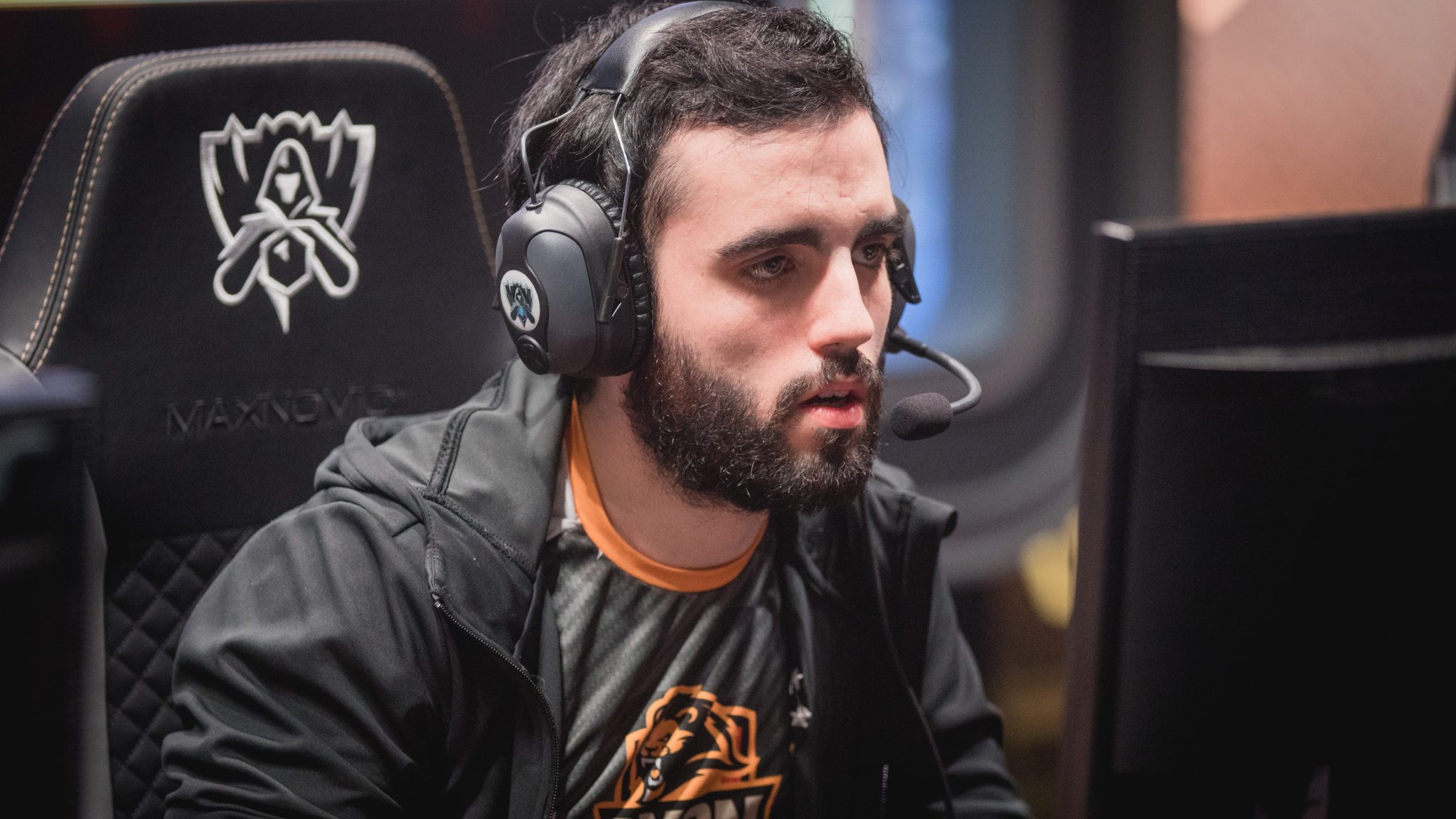 Whitelotus é banido pela Riot Games devido a comportamento tóxico na soloQ