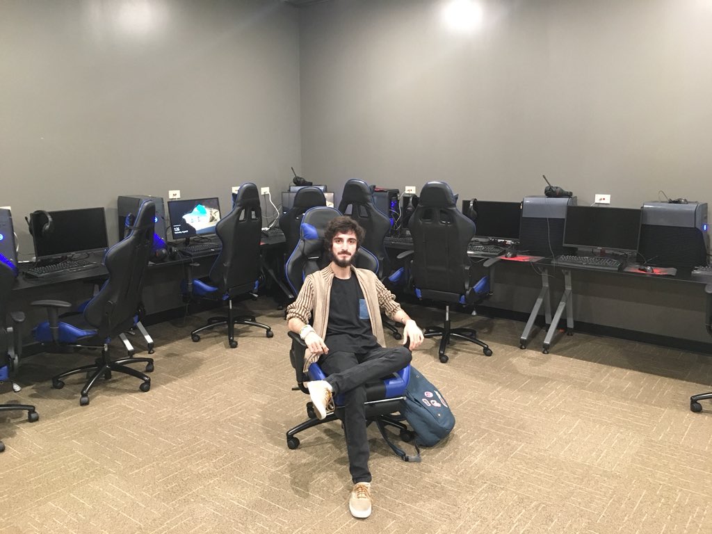 Brasileiro ganha bolsa de estudos nos EUA como atleta de League of Legends