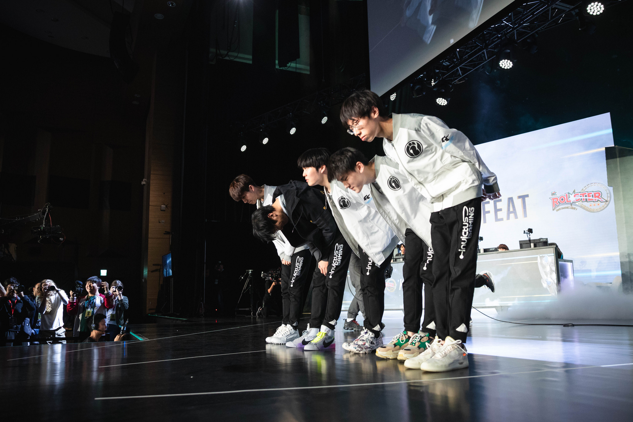 Invictus Gaming atropela a G2 e garante classificação para a final do Mundial 2018