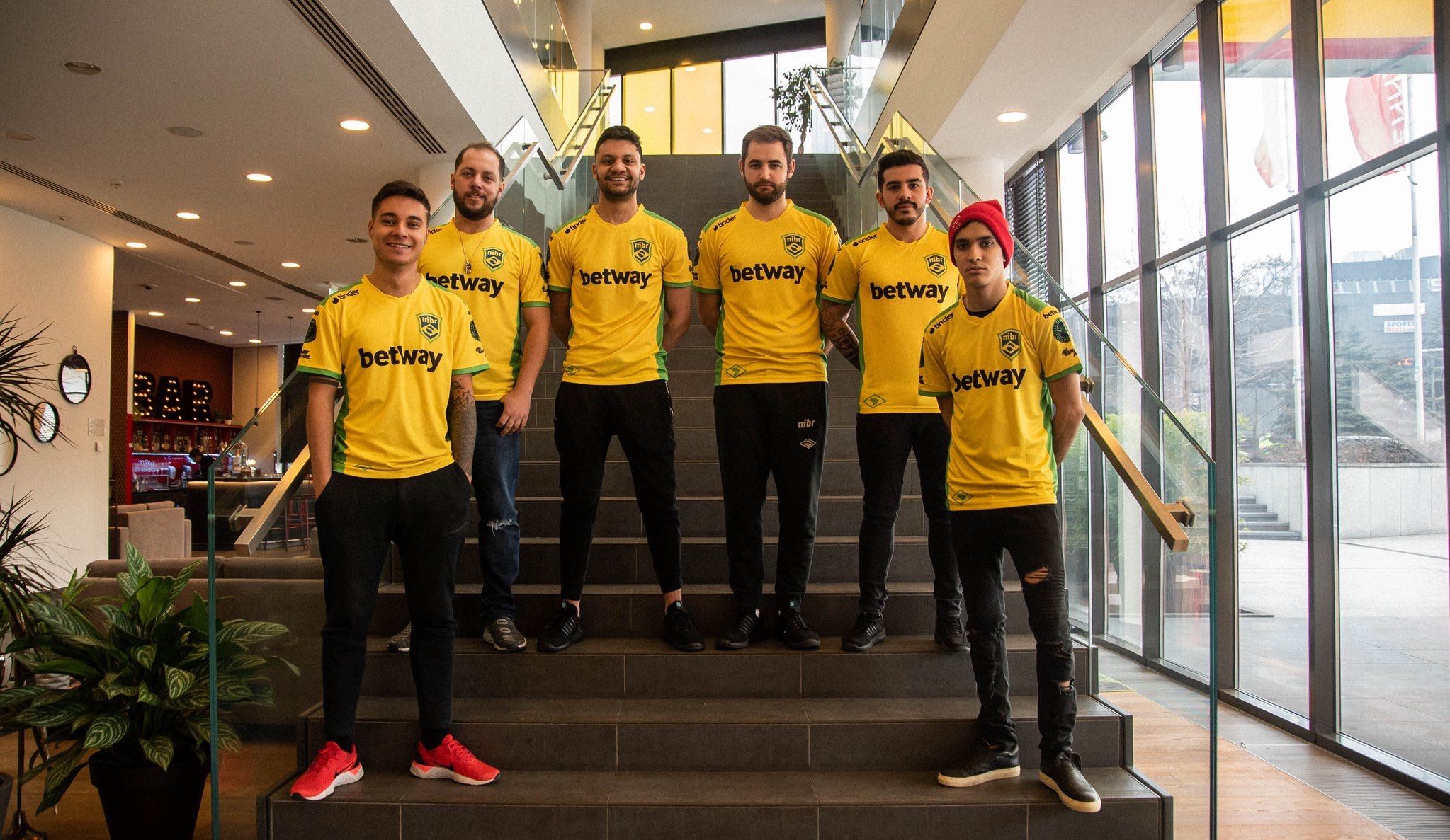 MIBR lança uniforme verde e amarelo para disputa do Major