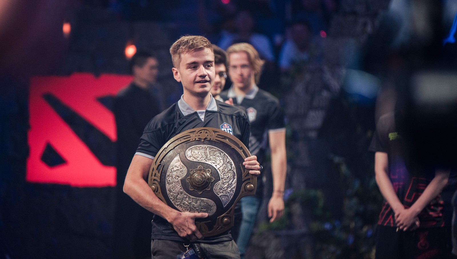 Dota 2: Brasileiro deixa time internacional em menos de um mês; bicampeão mundial assume a vaga