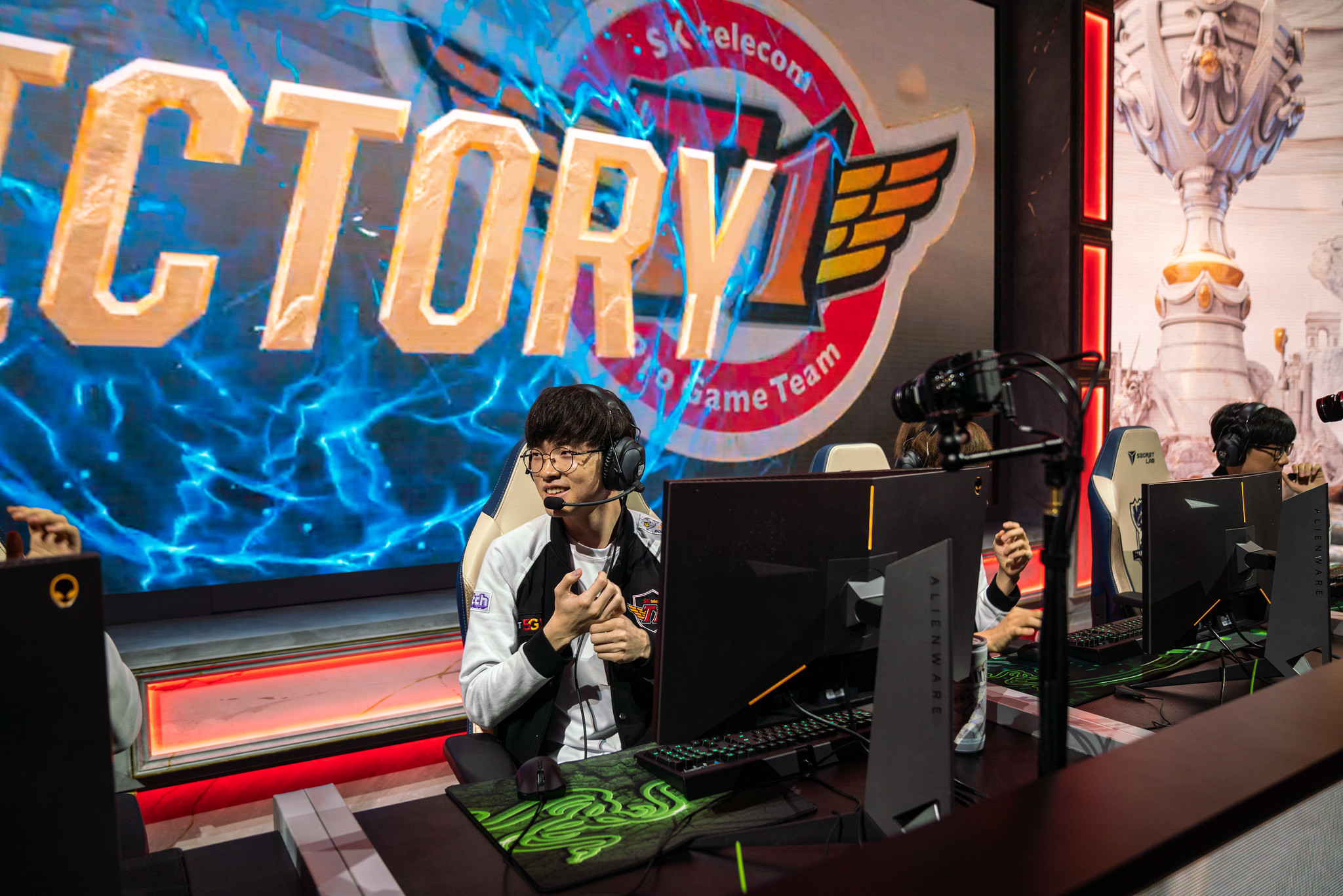 LoL: Em jogo disputado, SKT aplica backdoor para vencer a RNG