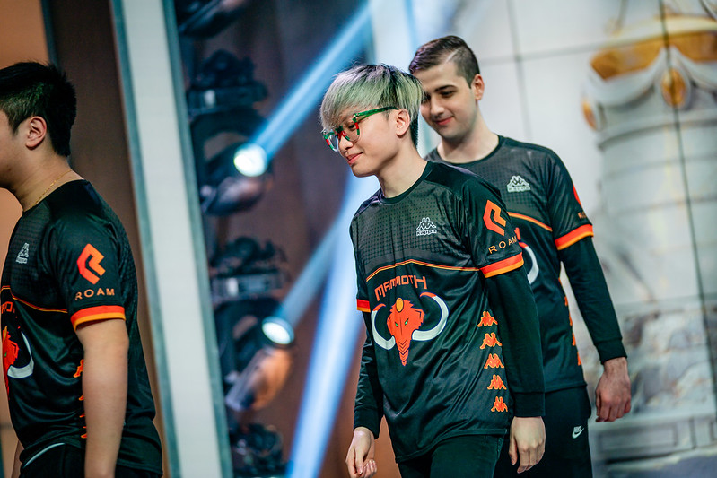 LoL: K1ng, da Mammoth, rouba o Barão com o W da Kai’Sa contra Clutch Gaming