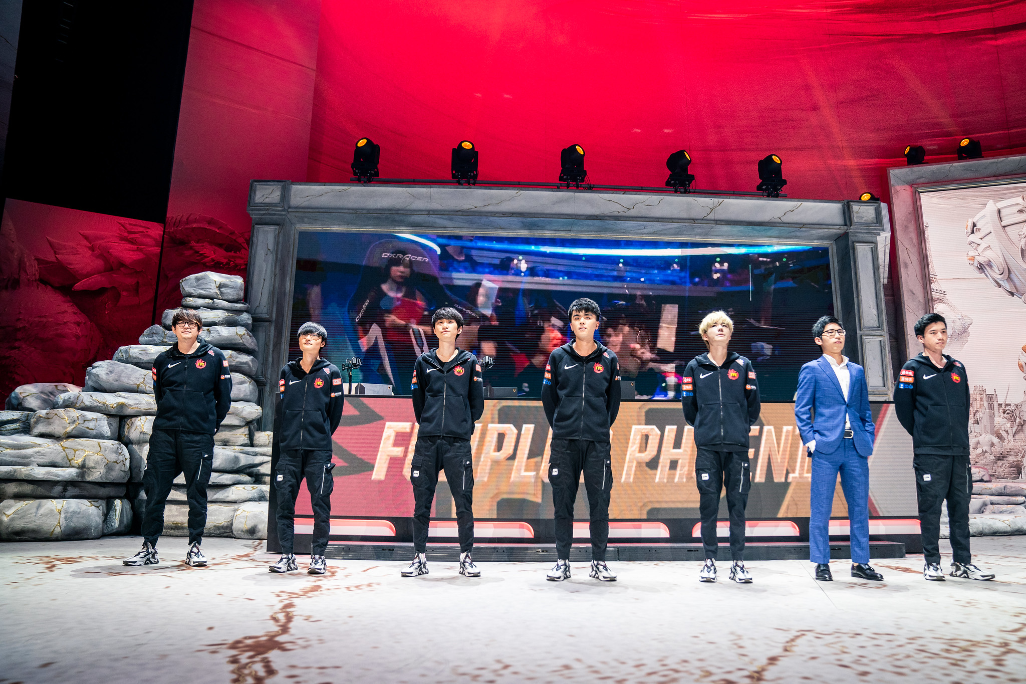 LoL: Funplus Phoenix domina a Invictus e garante vaga na final do Mundial 2019