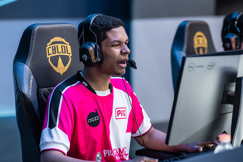 LoL: fNb: “O Sett é um boneco muito problemático para o outro time”