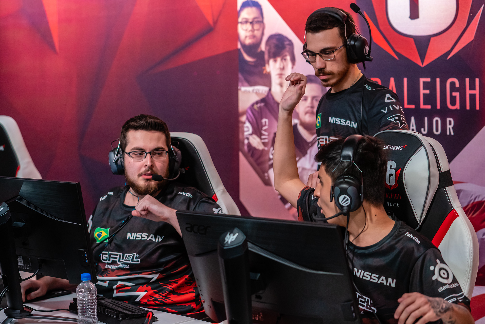 R6: Sn4rFx substitui Twister no comando técnico da FaZe