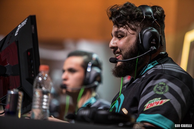 R6: pX deixa o competitivo