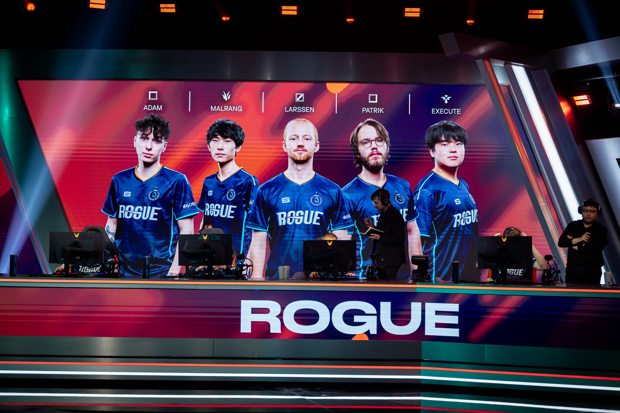 LEC 2025: Rogue sofre punição e escala treinador para substituir Execute